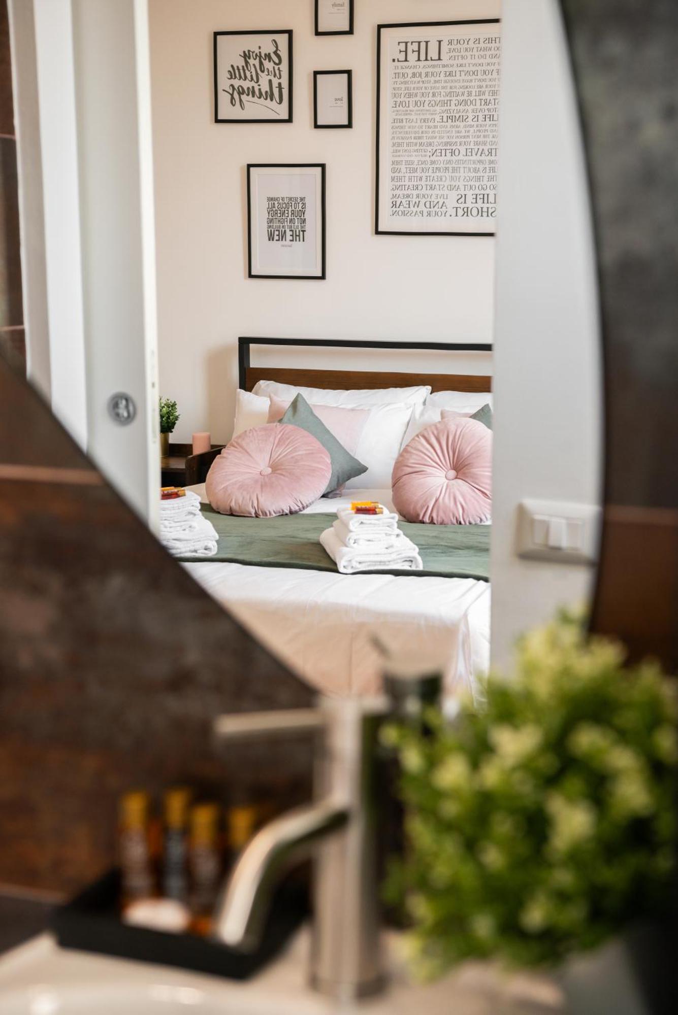 Piacentino Homes San Giovanni Apartment Рим Екстер'єр фото